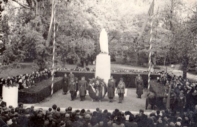 Odhalení sochy T. G. Masaryka v Jaroměři 28. října 1947. Zdroj archiv pamětníka Františka Brouka